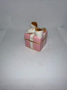 Pink Gift Box Trinket/Jewelry Box with Gold Bow Absolutely Gorgeous 🤩